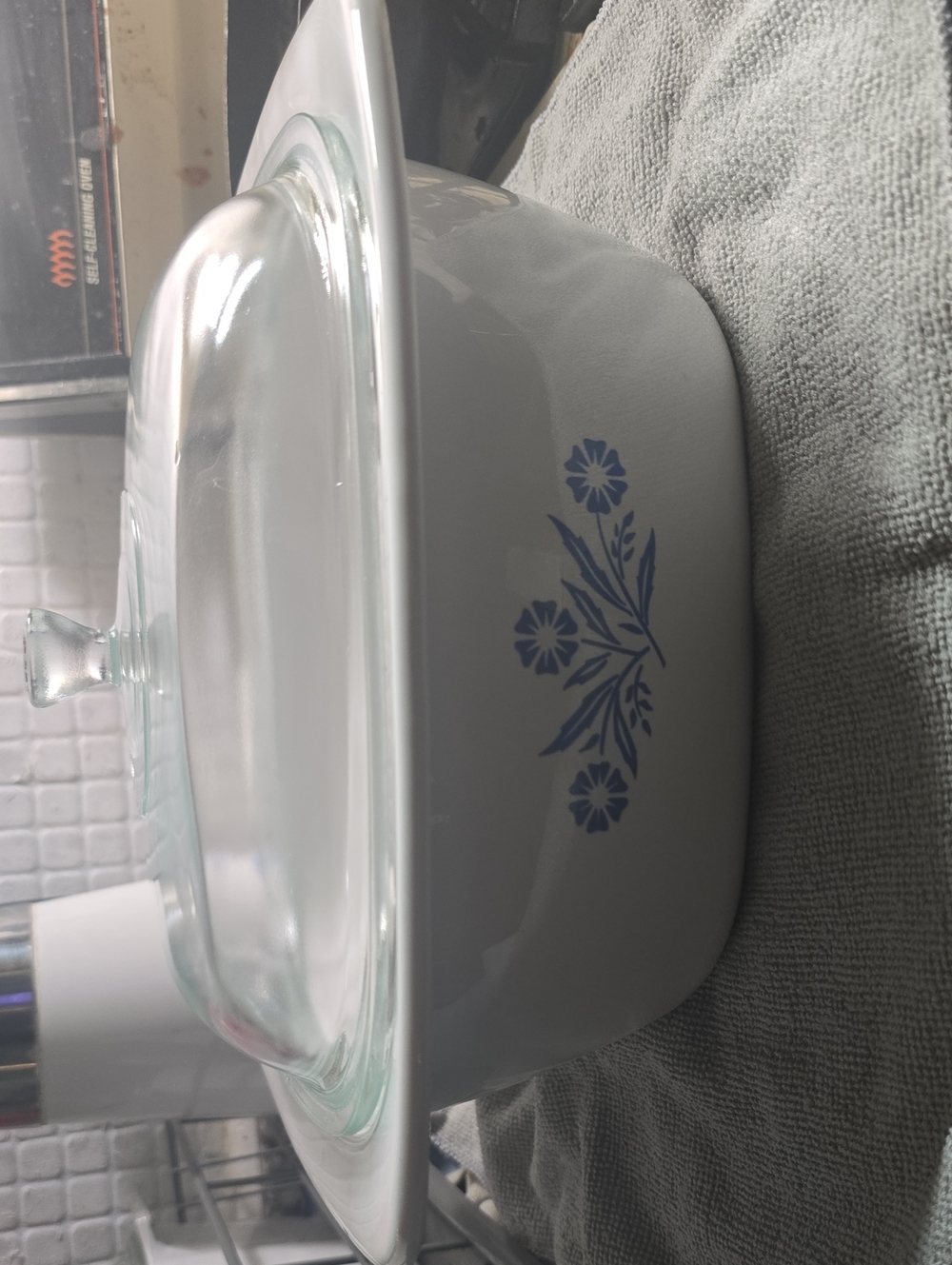 Vintage Corningware Cornflower 5 quart dutch oven Excellent condition with lid